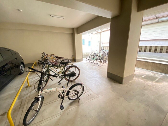 物件外観写真3　(駐輪場)