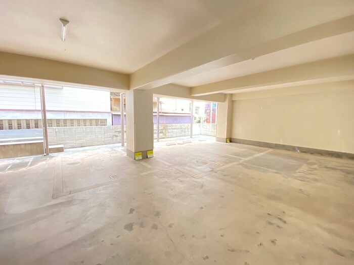 物件外観写真5　(駐車場)