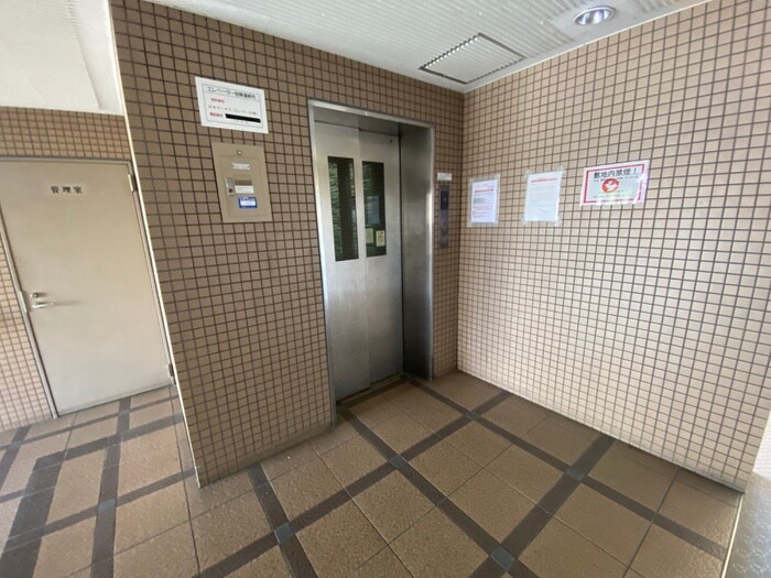 物件外観写真5　(エントランス部分)