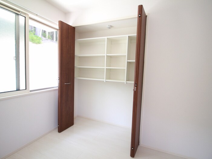 物件内観写真21　(収納)