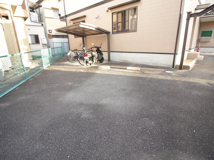物件外観写真6　(駐車場)