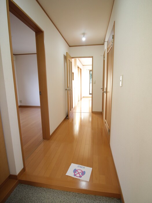 物件内観写真16　(玄関)