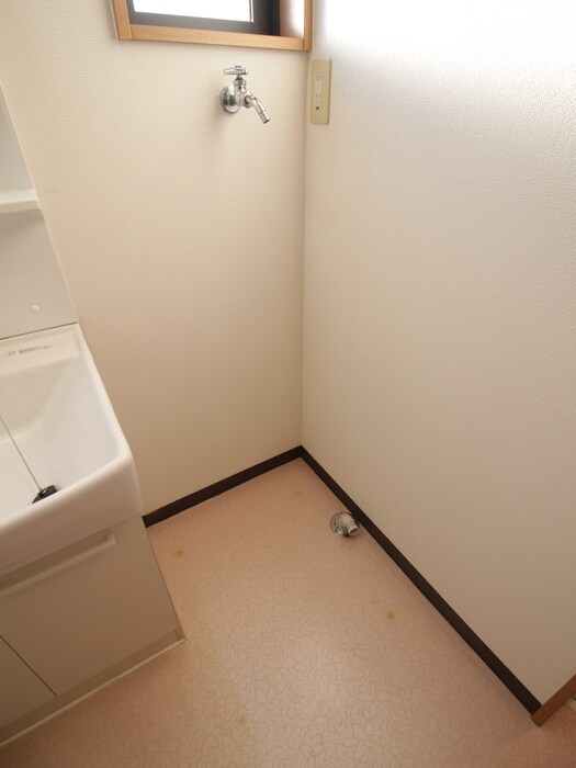 物件内観写真18　(洗濯機置場)