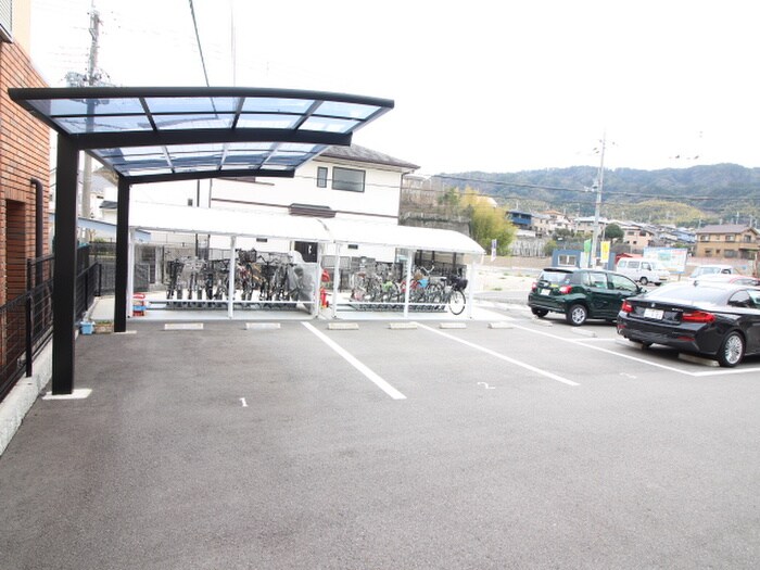 物件外観写真2　(駐車場)