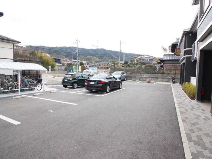 物件外観写真5　(駐車場)