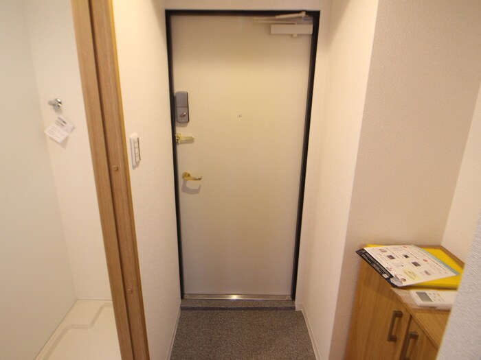 物件内観写真7　(玄関)