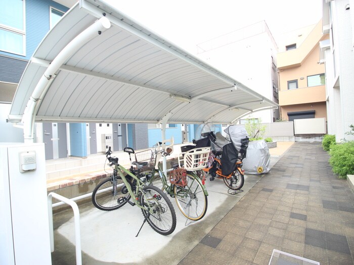 物件外観写真4　(駐輪場)