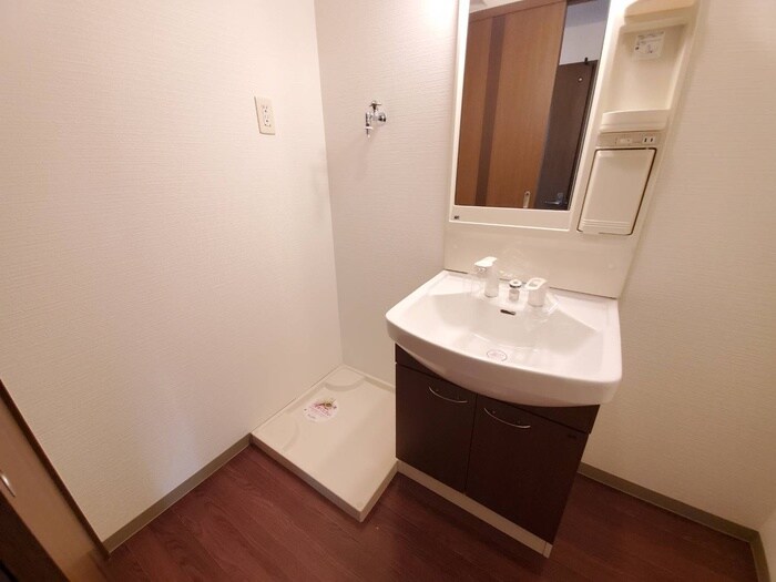 物件内観写真16　(洗濯機置場)