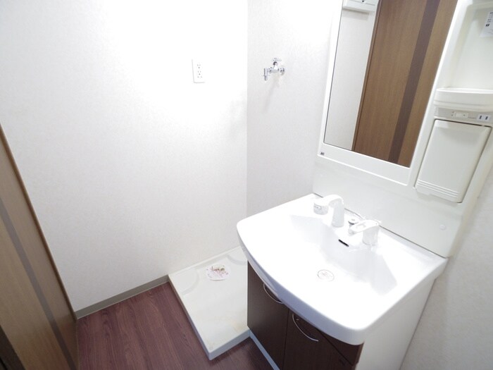 物件内観写真16　(洗濯機置場)