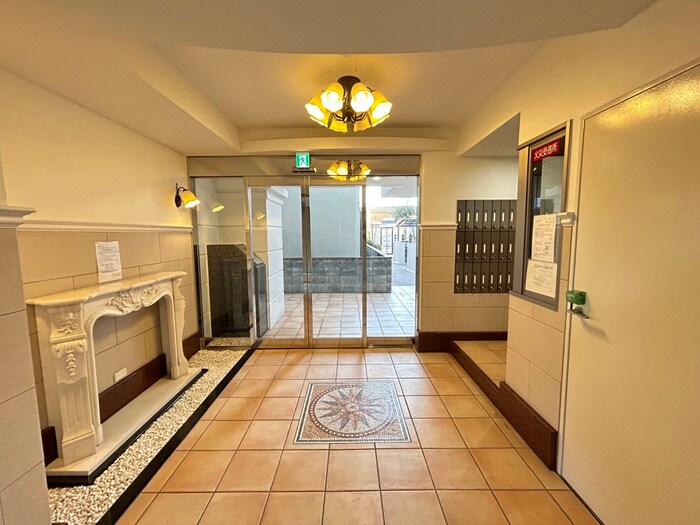 物件外観写真4　(エントランス部分)