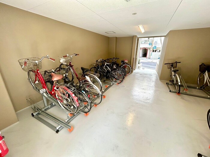 物件外観写真3　(駐輪場)