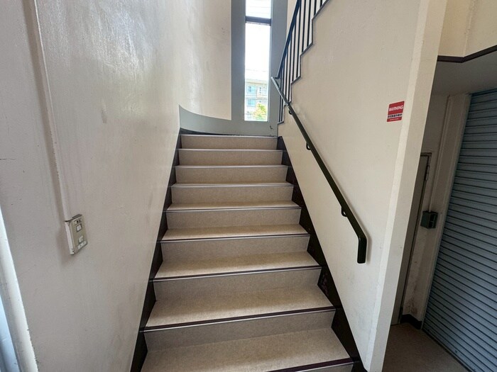 物件外観写真6　(エントランス部分)