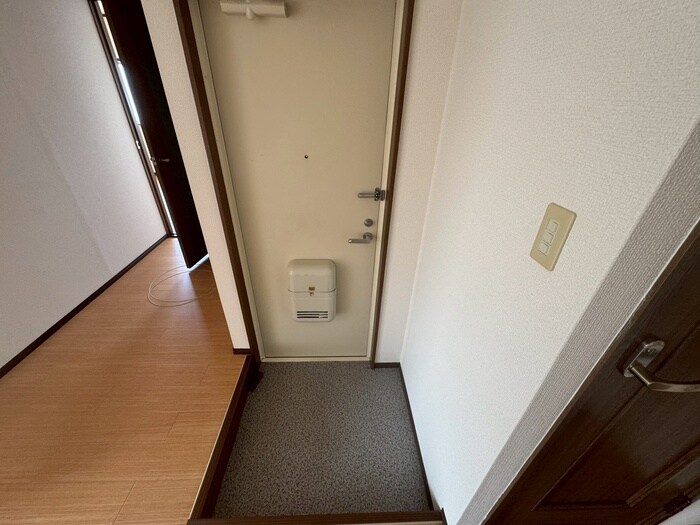 物件内観写真14　(玄関)