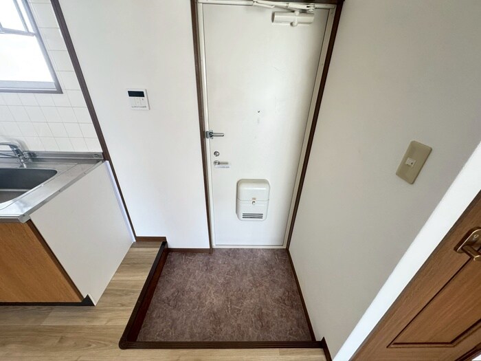 物件内観写真14　(玄関)