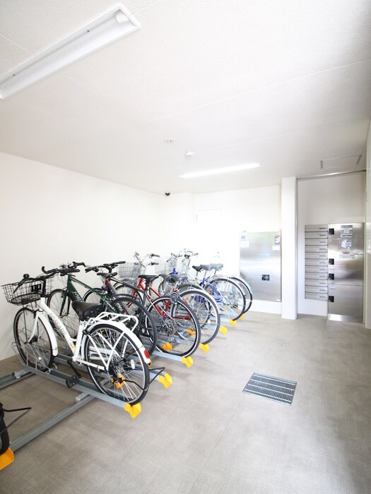 物件外観写真4　(駐輪場)