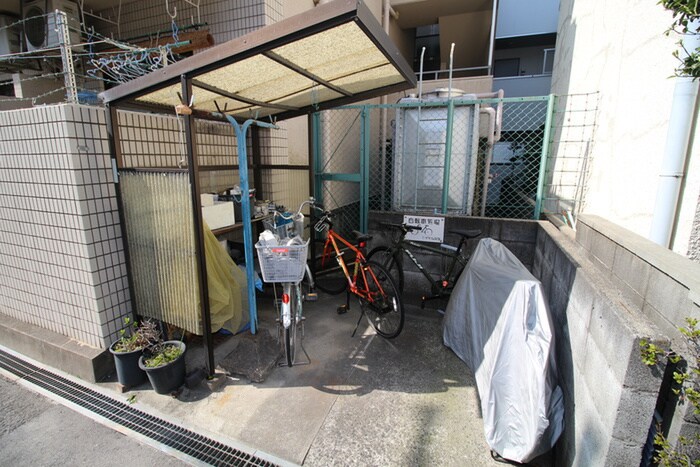 物件外観写真4　(駐輪場)