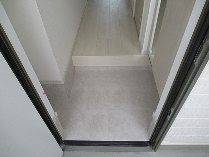 物件内観写真7　(玄関)