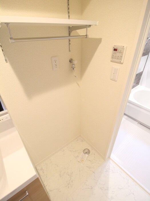 物件内観写真10　(洗濯機置場)