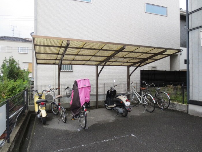 物件外観写真2　(駐輪場)