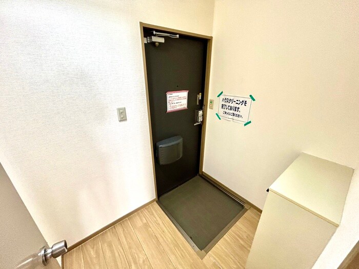 物件内観写真12　(玄関)