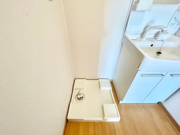 物件内観写真16　(洗濯機置場)