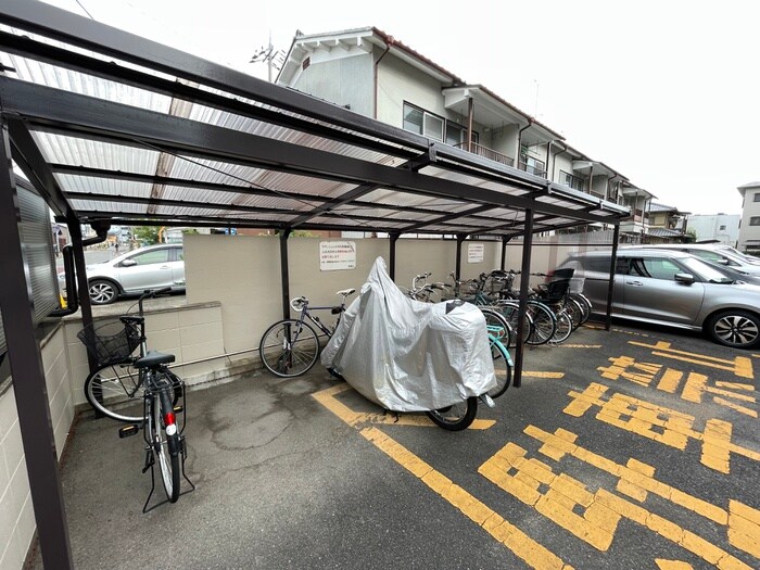物件外観写真3　(駐輪場)