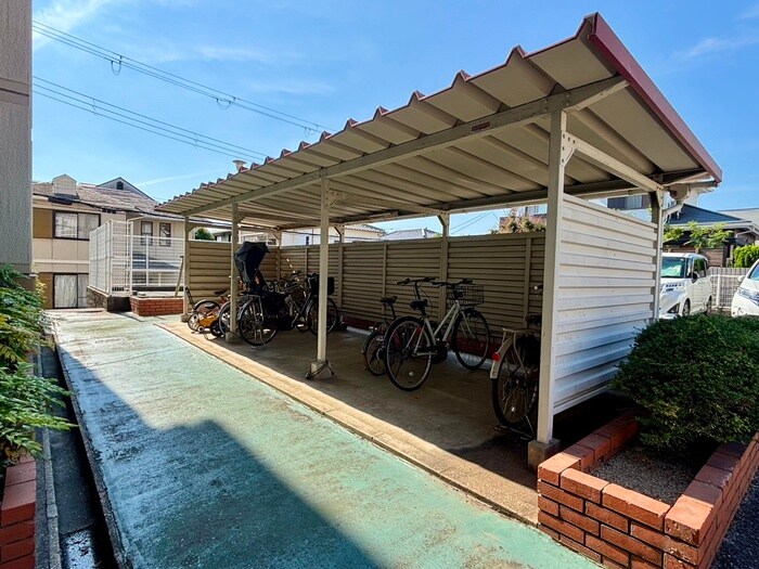 物件外観写真5　(駐輪場)