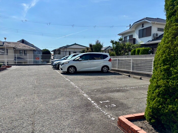 物件外観写真6　(駐車場)
