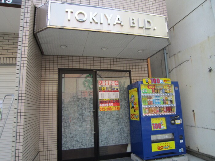 物件外観写真2　(エントランス部分)