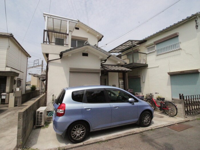 物件外観写真3　(駐車場)