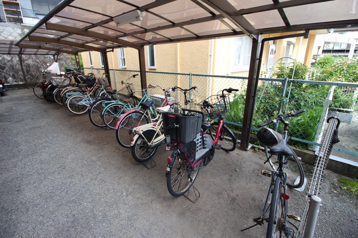 上穂ロイヤルハイツの駐輪場