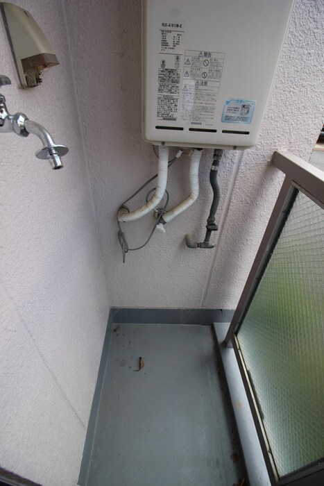 上穂ロイヤルハイツの洗濯機置場