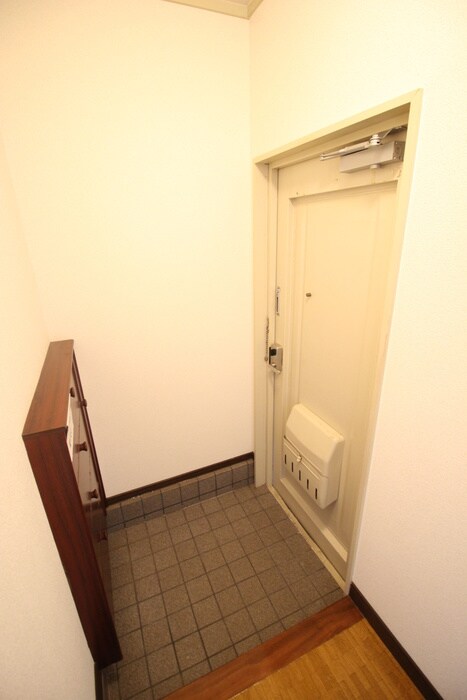 上穂ロイヤルハイツの玄関