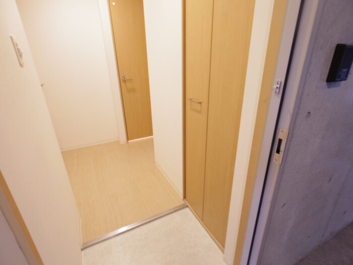 物件内観写真17　(玄関)
