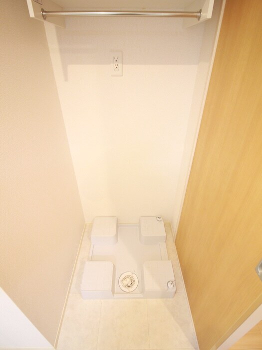 物件内観写真18　(洗濯機置場)