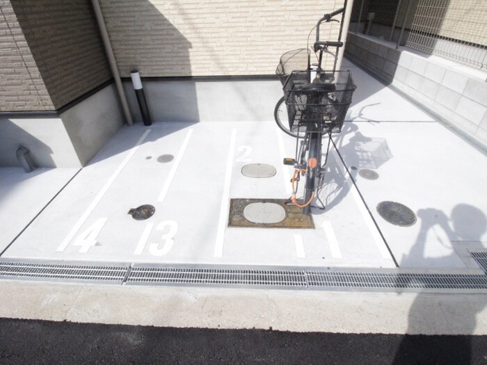 物件外観写真5　(駐輪場)