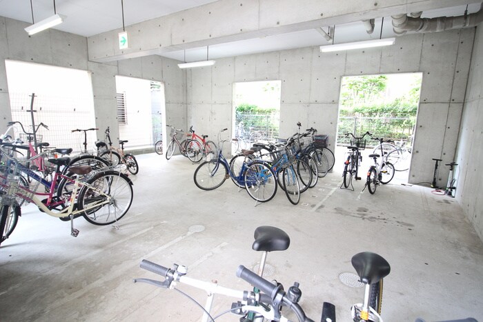 物件外観写真4　(駐輪場)