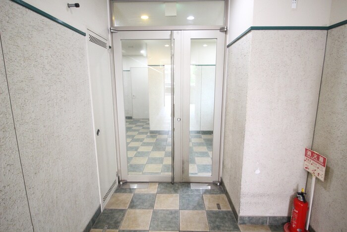 物件外観写真6　(エントランス部分)