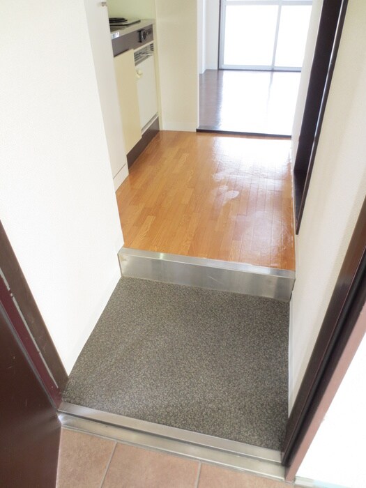 物件内観写真12　(玄関)