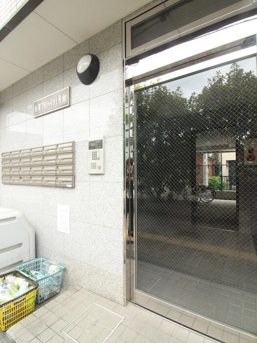 物件外観写真2　(エントランス部分)