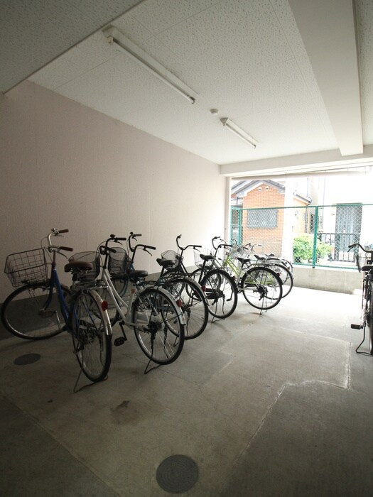 物件外観写真3　(駐輪場)