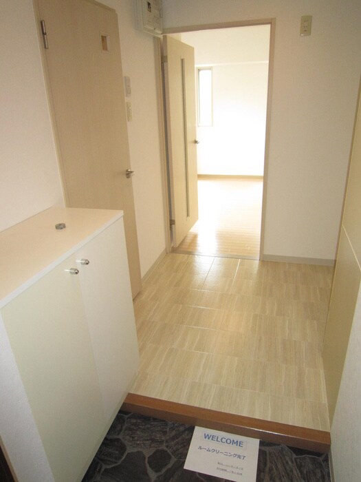 物件内観写真14　(玄関)