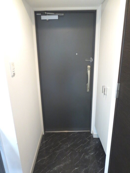 物件内観写真7　(玄関)