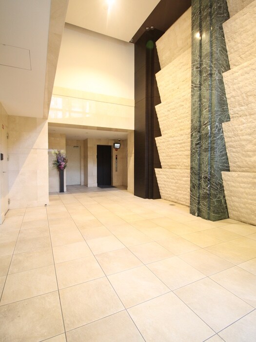 物件外観写真4　(エントランス部分)