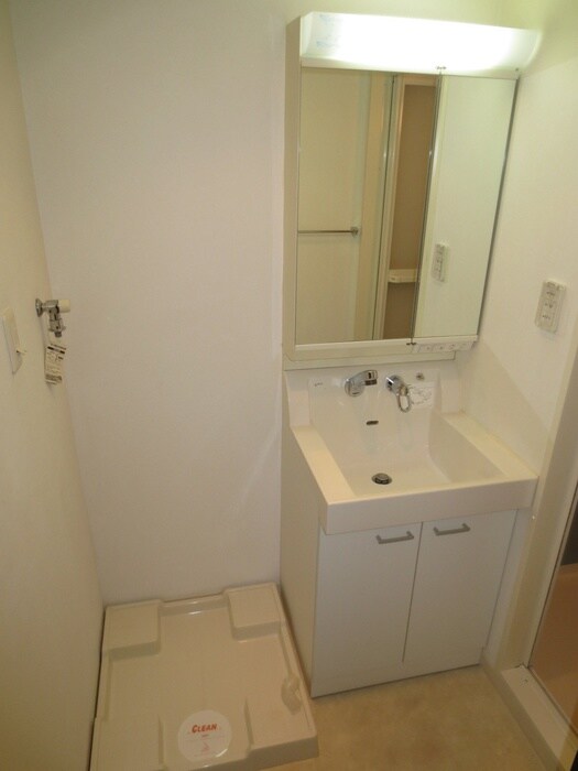 物件内観写真16　(洗濯機置場)