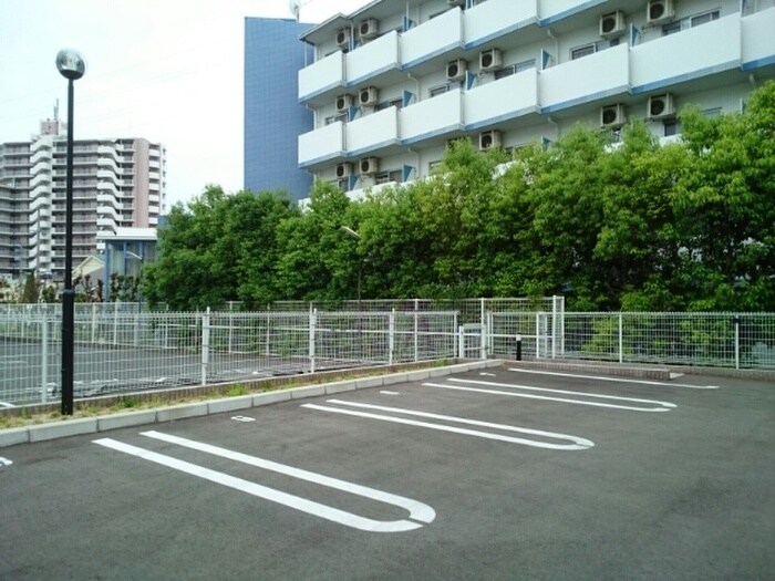 物件外観写真3　(駐車場)