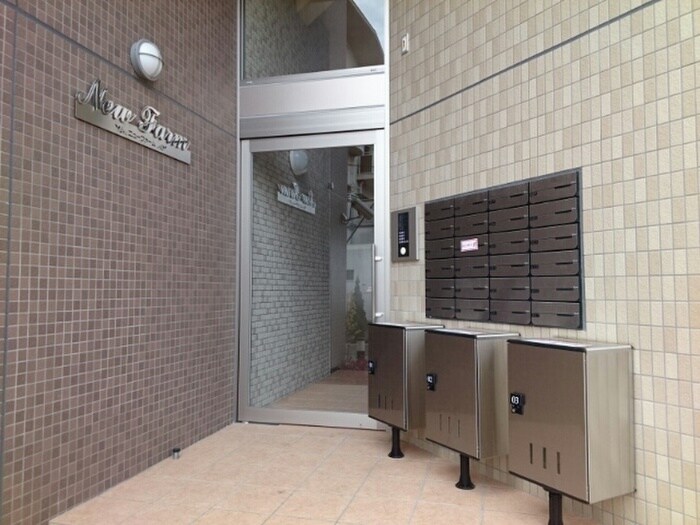 物件外観写真4　(エントランス部分)