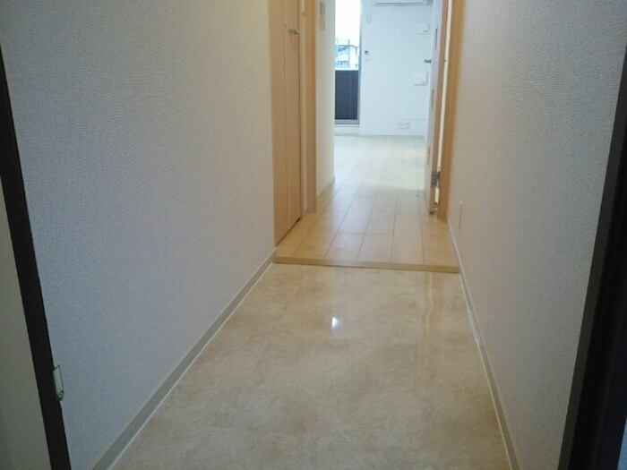 物件内観写真18　(廊下)