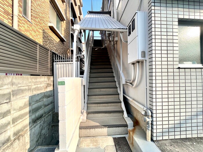 物件外観写真5　(エントランス部分)