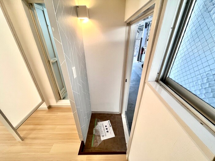 物件内観写真18　(玄関)